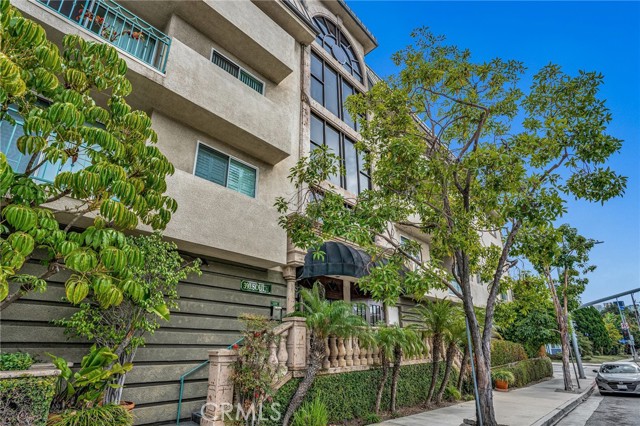 Detail Gallery Image 1 of 15 For 390 S Sepulveda Bld #102,  Los Angeles,  CA 90049 - 2 Beds | 2 Baths