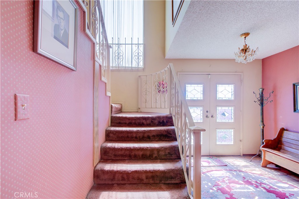 https://media.crmls.org/medias/25a265e8-bee9-453b-a520-a3526559a209.jpg?preset=X-Large