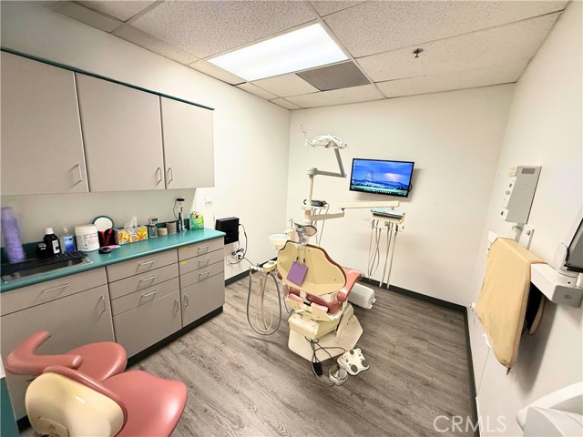 17607 Sherman Way, Van Nuys CA: https://media.crmls.org/medias/25a334aa-71d3-4fe9-a2ee-5e079c38c62c.jpg