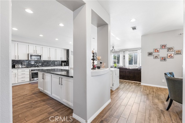 Detail Gallery Image 9 of 75 For 40637 Pinina Ct, Palmdale,  CA 93551 - 5 Beds | 4 Baths