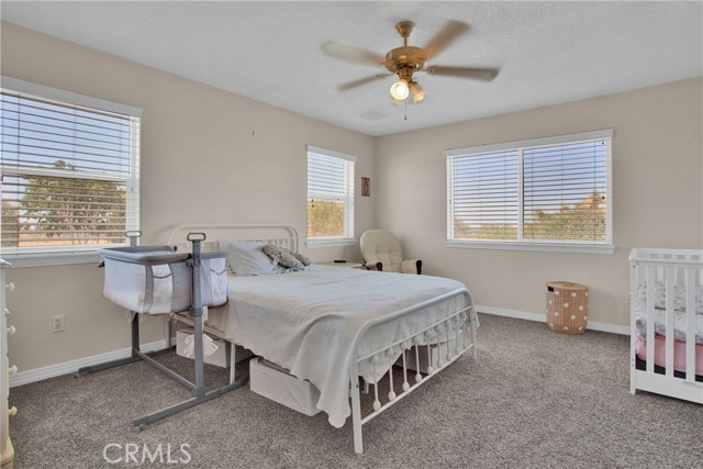 7330 Smoke Tree Road, Phelan CA: https://media.crmls.org/medias/25a34ebe-62d8-412e-9332-2e202eec9293.jpg