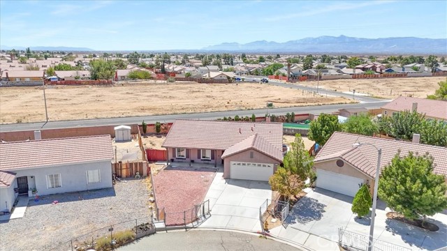 10715 Wakefield E Street, Adelanto CA: https://media.crmls.org/medias/25a3f85d-afaf-40b4-a5db-0be951a92ad8.jpg