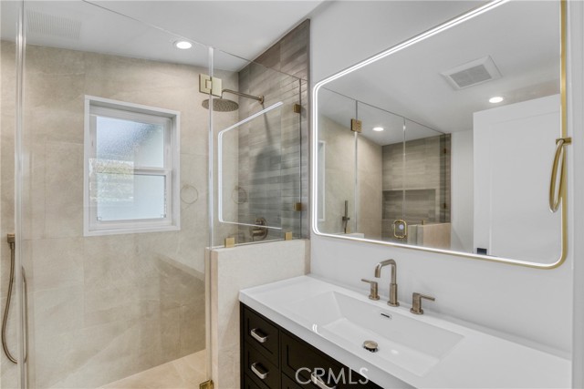 Detail Gallery Image 27 of 31 For 8666 Keokuk, Winnetka,  CA 91306 - 4 Beds | 2 Baths