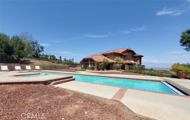 1300 Hidden Springs Drive, Corona CA: https://media.crmls.org/medias/25a46e6c-bf58-4419-9a92-c21334fbc5e3.jpg