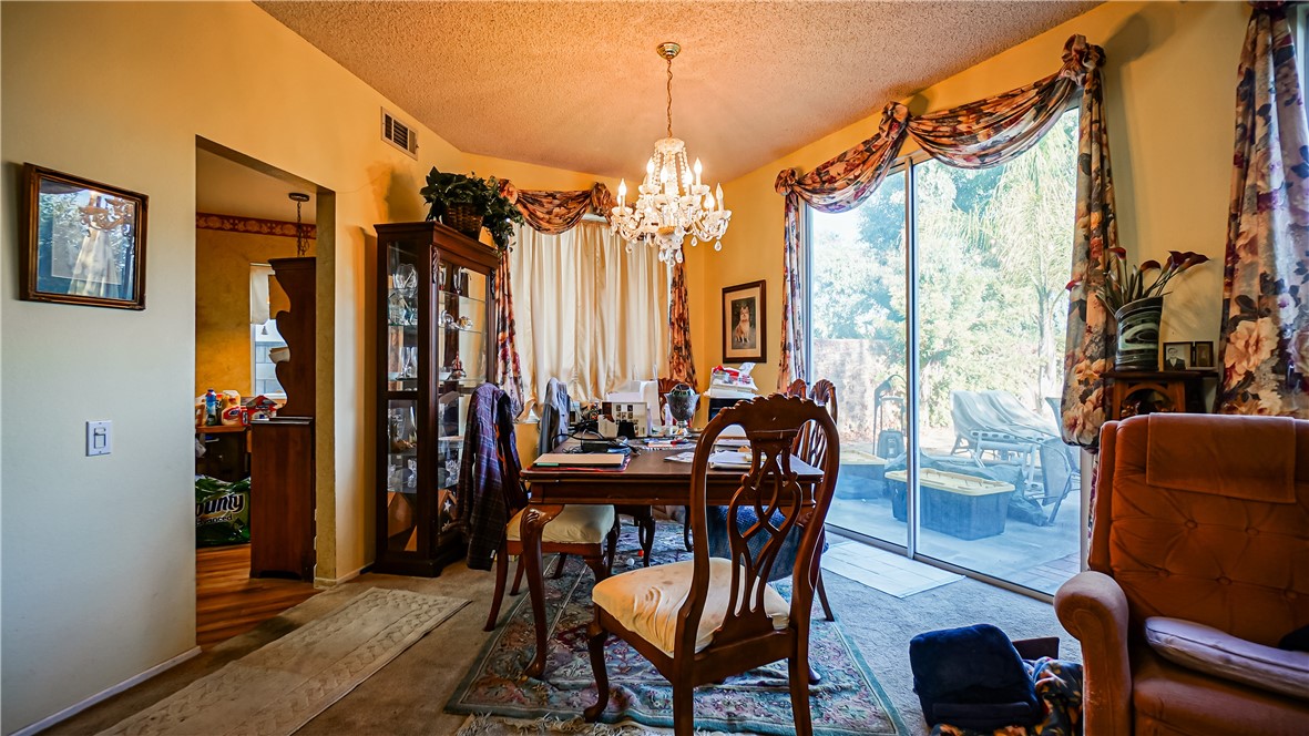 Detail Gallery Image 3 of 11 For 11973 Berrybrook Ct, Moorpark,  CA 93021 - 4 Beds | 2/1 Baths