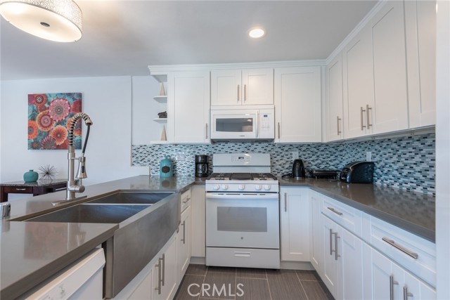 3617 Sunswept Drive, Studio City CA: https://media.crmls.org/medias/25a4845a-187d-46e0-a56e-d2396a852e68.jpg