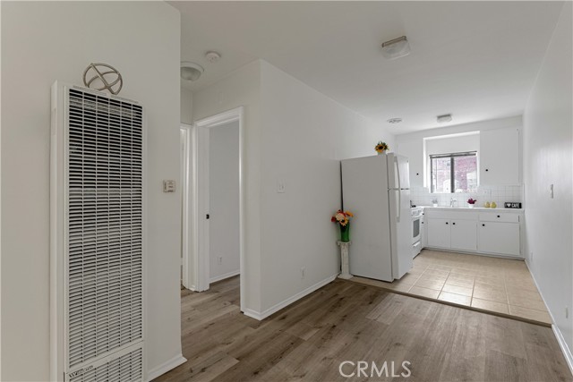 Detail Gallery Image 7 of 21 For 118 S Manhattan Pl #6,  Los Angeles,  CA 90004 - 1 Beds | 1 Baths