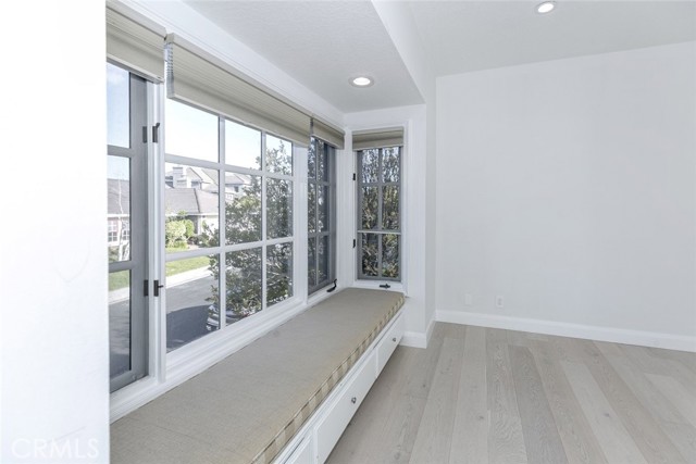 6037 Little Oak Lane, Woodland Hills CA: https://media.crmls.org/medias/25a55ae2-478e-4a91-98bd-b84e93b57145.jpg