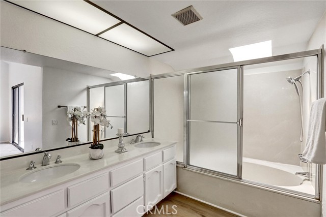 905 Powell Court, Costa Mesa CA: https://media.crmls.org/medias/25a59120-8d11-48b5-96bb-fdca2907846e.jpg