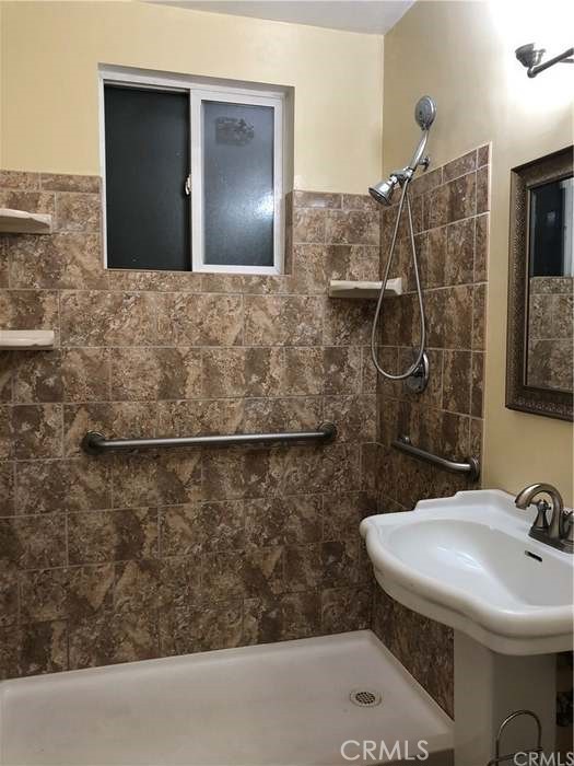 Detail Gallery Image 11 of 15 For 10449 Pioneer Bld, Santa Fe Springs,  CA 90670 - 4 Beds | 2 Baths