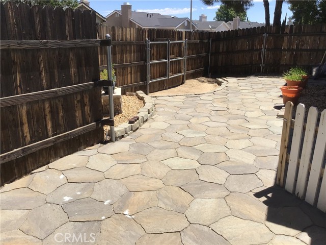 9144 Oakleaf Court, Hesperia CA: https://media.crmls.org/medias/25a83e51-689f-4d50-8bf7-ba33170b6cc0.jpg