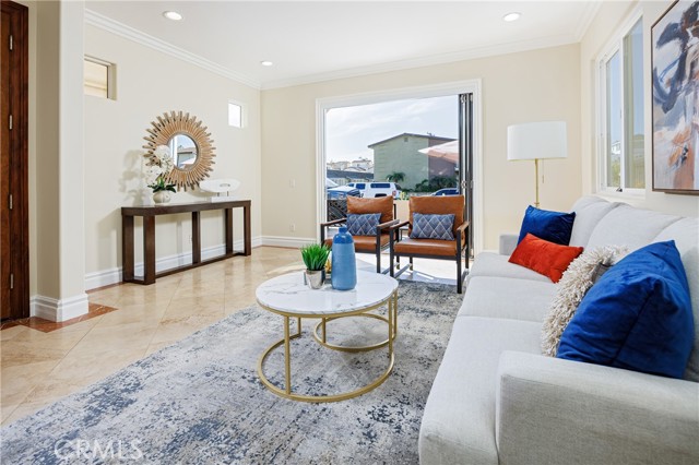 Detail Gallery Image 2 of 42 For 209 Chicago Ave, Huntington Beach,  CA 92648 - 3 Beds | 3/2 Baths