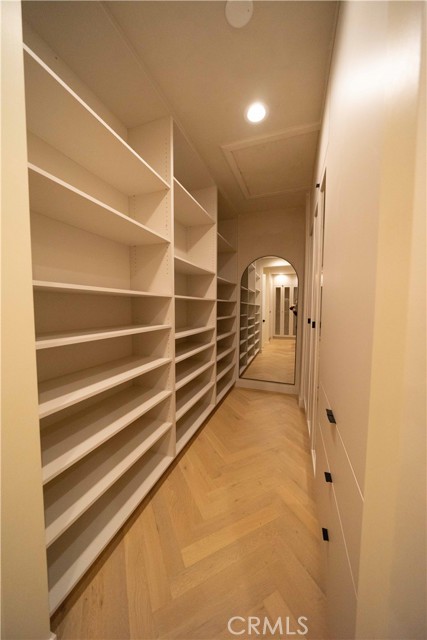 Detail Gallery Image 63 of 74 For 17437 Oak Creek Ct, Encino,  CA 91316 - 5 Beds | 5/1 Baths