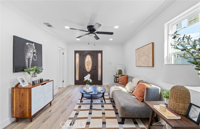 Detail Gallery Image 2 of 12 For 426 W 63rd Pl, Los Angeles,  CA 90003 - 2 Beds | 1 Baths