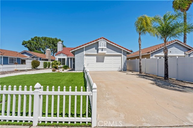 39427 Canyon Rim Circle, Temecula CA: https://media.crmls.org/medias/25aa4d2b-7123-435f-a1c1-3a075a536ffe.jpg