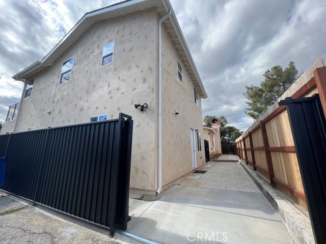 23042 Saticoy St. photo 18