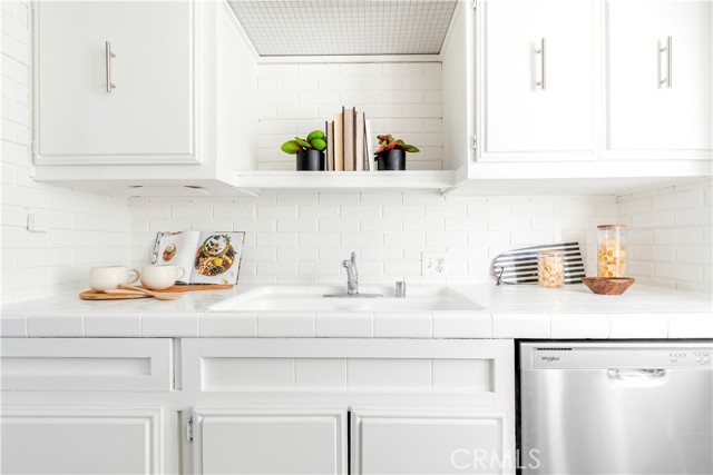 Detail Gallery Image 10 of 27 For 130 43rd, Newport Beach,  CA 92663 - – Beds | – Baths