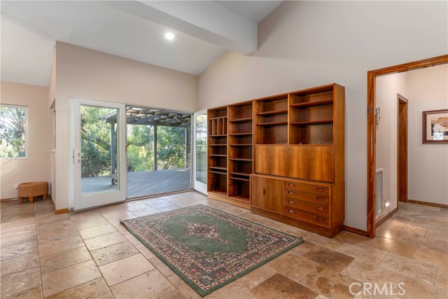 Detail Gallery Image 24 of 37 For 5653 Shirley Ave, Tarzana,  CA 91356 - 3 Beds | 2 Baths