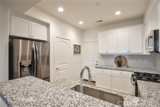 Detail Gallery Image 11 of 51 For 41985 Emelia St #301,  Murrieta,  CA 92562 - 3 Beds | 2/1 Baths