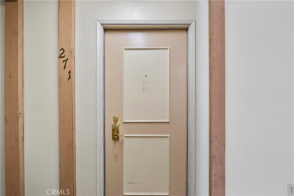 https://media.crmls.org/medias/25ac4d09-00cf-43a9-b490-551a7b2fe47b.jpg?preset=X-Large