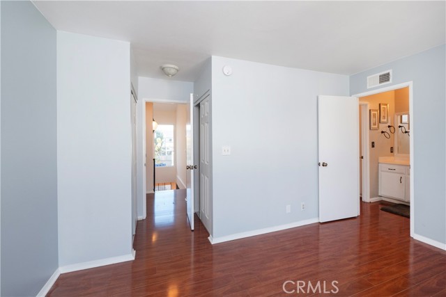 Detail Gallery Image 30 of 39 For 12334 Chandler #C,  Valley Village,  CA 91607 - 2 Beds | 2 Baths