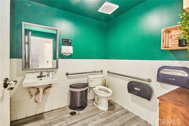 0 400 Disney Way, Anaheim CA: https://media.crmls.org/medias/25adaf3f-5ccf-4d36-bfb0-aff5e8f8491d.jpg