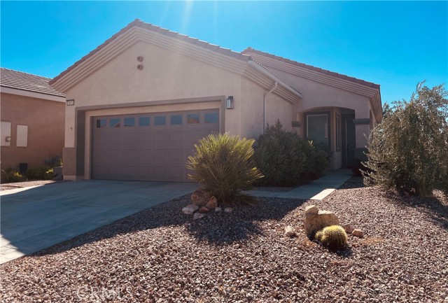 10492 Wilmington Lane, Apple Valley CA: https://media.crmls.org/medias/25ae0f45-8824-4f60-a7c1-20caaeb2574e.jpg