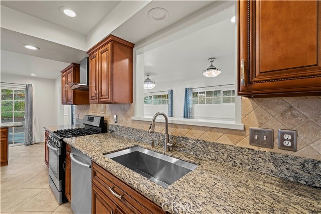 10685 Ledeen Drive, Lakeview Terrace CA: https://media.crmls.org/medias/25ae8905-8b64-46fb-b92e-609f8962c3c3.jpg