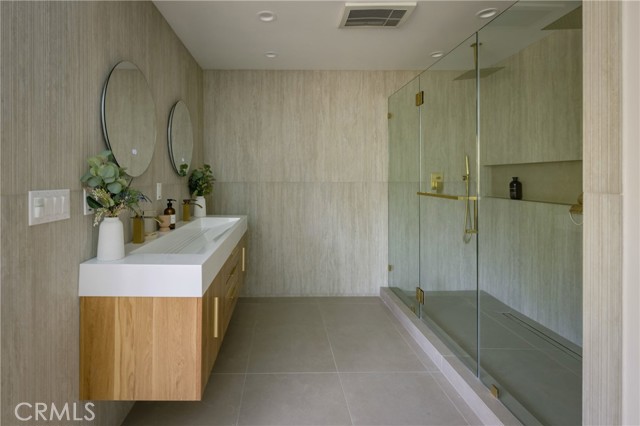 24208 Hatteras photo 8
