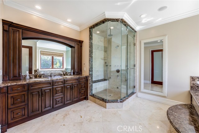 Detail Gallery Image 37 of 52 For 12530 Collins St, Valley Glen,  CA 91607 - 6 Beds | 5/1 Baths