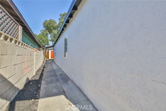 Detail Gallery Image 7 of 38 For 2265 E Bliss St, Compton,  CA 90222 - 2 Beds | 2 Baths