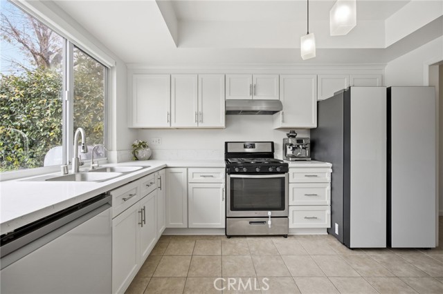 Detail Gallery Image 10 of 21 For 10414 Andora Ave, Chatsworth,  CA 91311 - 3 Beds | 2/1 Baths