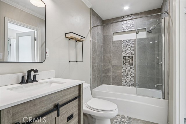 Detail Gallery Image 21 of 51 For 17043 Celtic St, Granada Hills,  CA 91344 - 4 Beds | 3 Baths
