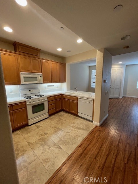 Detail Gallery Image 3 of 12 For 156 via Katrina, Newbury Park,  CA 91320 - 2 Beds | 2/1 Baths