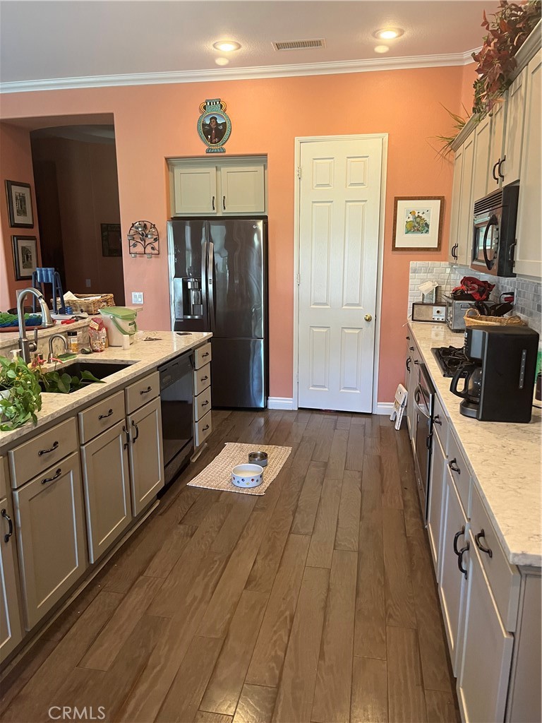 MLS #NP25258289 image #2