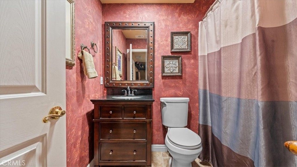 https://media.crmls.org/medias/25b0a146-c600-47f2-9d6b-e3f1cadb6571.jpg?preset=X-Large
