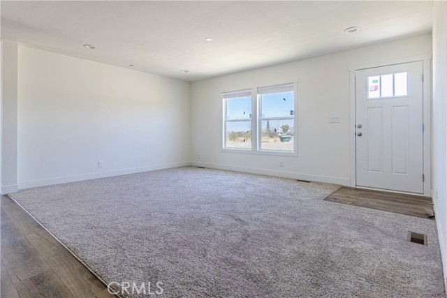 Detail Gallery Image 9 of 38 For 13130 Silver Rock Rd, Pinon Hills,  CA 92372 - 4 Beds | 2 Baths
