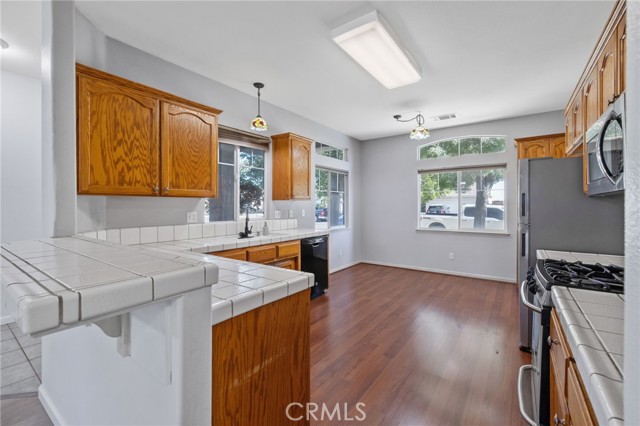 Detail Gallery Image 12 of 38 For 1576 Castle Way, Lemoore,  CA 93245 - 3 Beds | 2 Baths