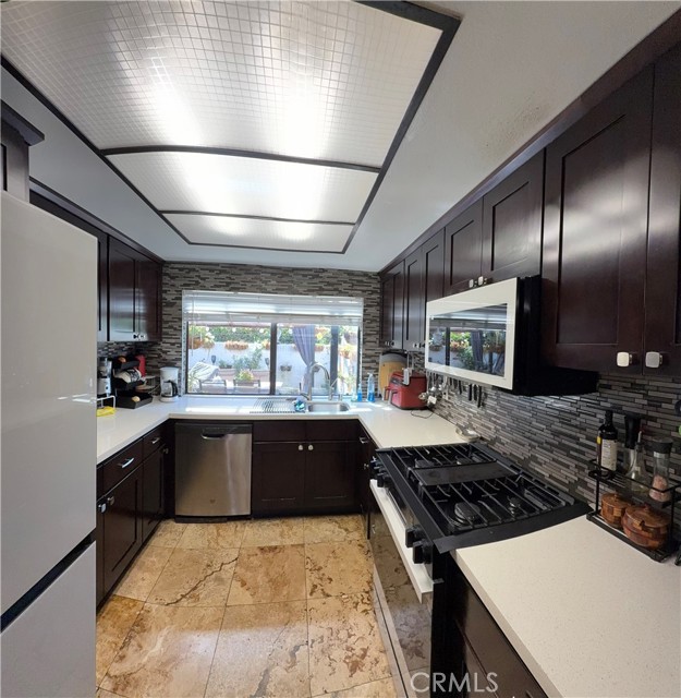 10031 Aspen Circle, Santa Fe Springs CA: https://media.crmls.org/medias/25b1a104-8b09-42d1-bfc6-2e5aa018dc54.jpg