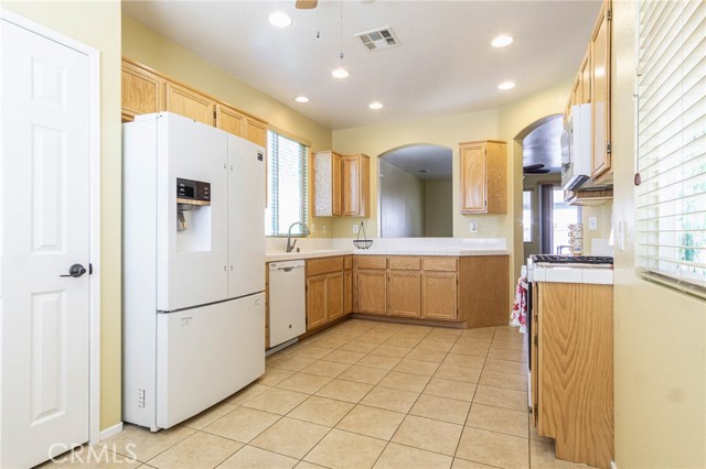 Detail Gallery Image 13 of 60 For 11554 Maywood, Victorville,  CA 92392 - 3 Beds | 2 Baths