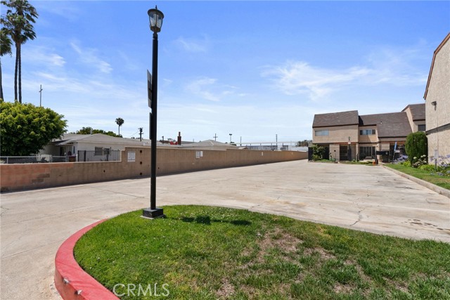 Detail Gallery Image 27 of 39 For 13011 Doty Ave #44,  Hawthorne,  CA 90250 - 3 Beds | 1/1 Baths