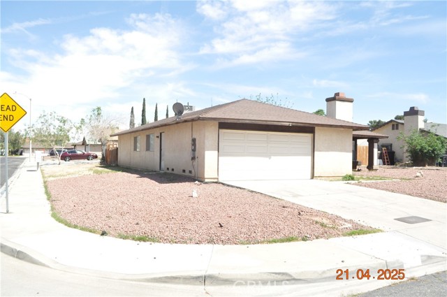 15063 Dakota Street, Victorville CA: https://media.crmls.org/medias/25b2a972-ccb4-456a-80d7-e4b7b1b90ec5.jpg