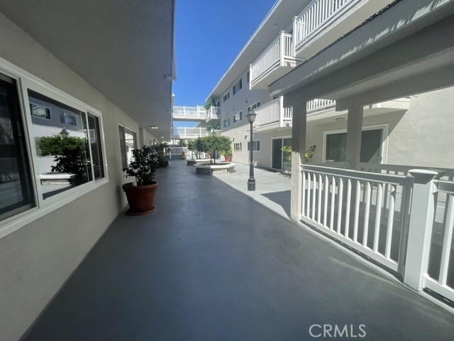 https://media.crmls.org/medias/25b316e9-4642-4a3c-a339-ab2652062ebf.jpg?preset=X-Large
