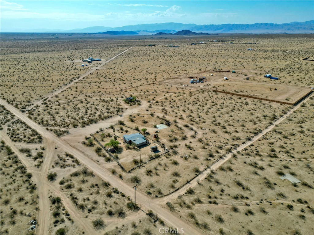 https://media.crmls.org/medias/25b32d89-68b0-4f62-a1d3-5cdf413bdb4f.jpg?preset=X-Large