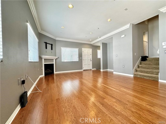 Detail Gallery Image 5 of 29 For 9301 Shirley Ave #50,  Northridge,  CA 91324 - 3 Beds | 3 Baths