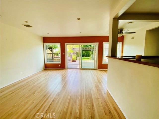 Detail Gallery Image 6 of 34 For 17557 Gilmore St, Lake Balboa,  CA 91406 - 3 Beds | 1 Baths
