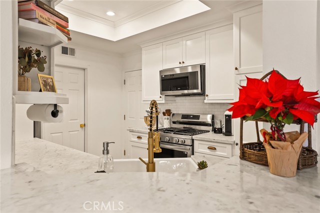 48 Baycrest Court, Newport Beach CA: https://media.crmls.org/medias/25b542d2-1426-47a4-976d-0195c3873cad.jpg