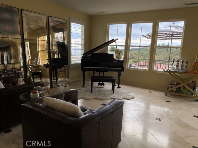 MLS #OC25234691 image #9