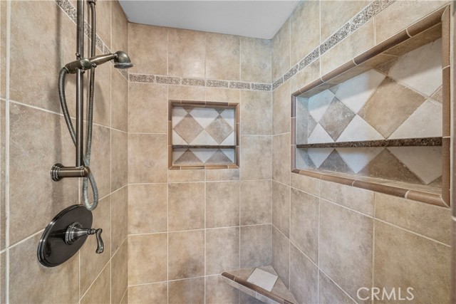 565 Martinique Place, Thousand Oaks CA: https://media.crmls.org/medias/25b77486-9d1c-4c95-9cea-e1184d1e4606.jpg