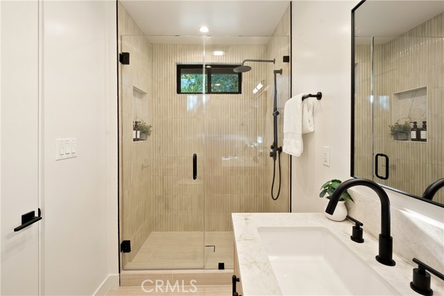 Detail Gallery Image 19 of 32 For 13949 Cumpston St, Sherman Oaks,  CA 91401 - 3 Beds | 3/1 Baths